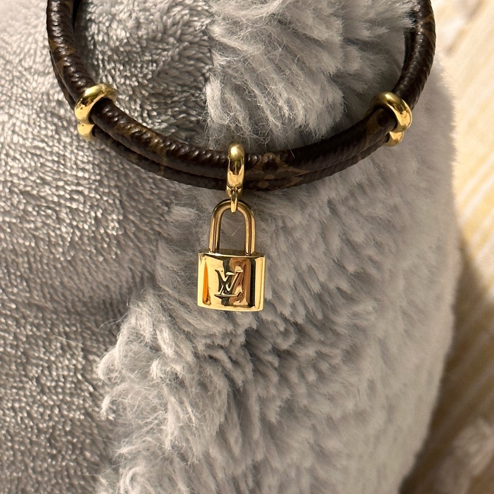 Like new authentic Louis Vuitton Bracelet. Comes with dust bag and box.